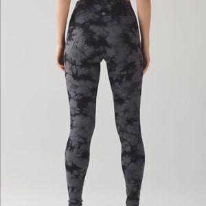 Black Tie Dye LuLu Lemon Wonder Under Leggings